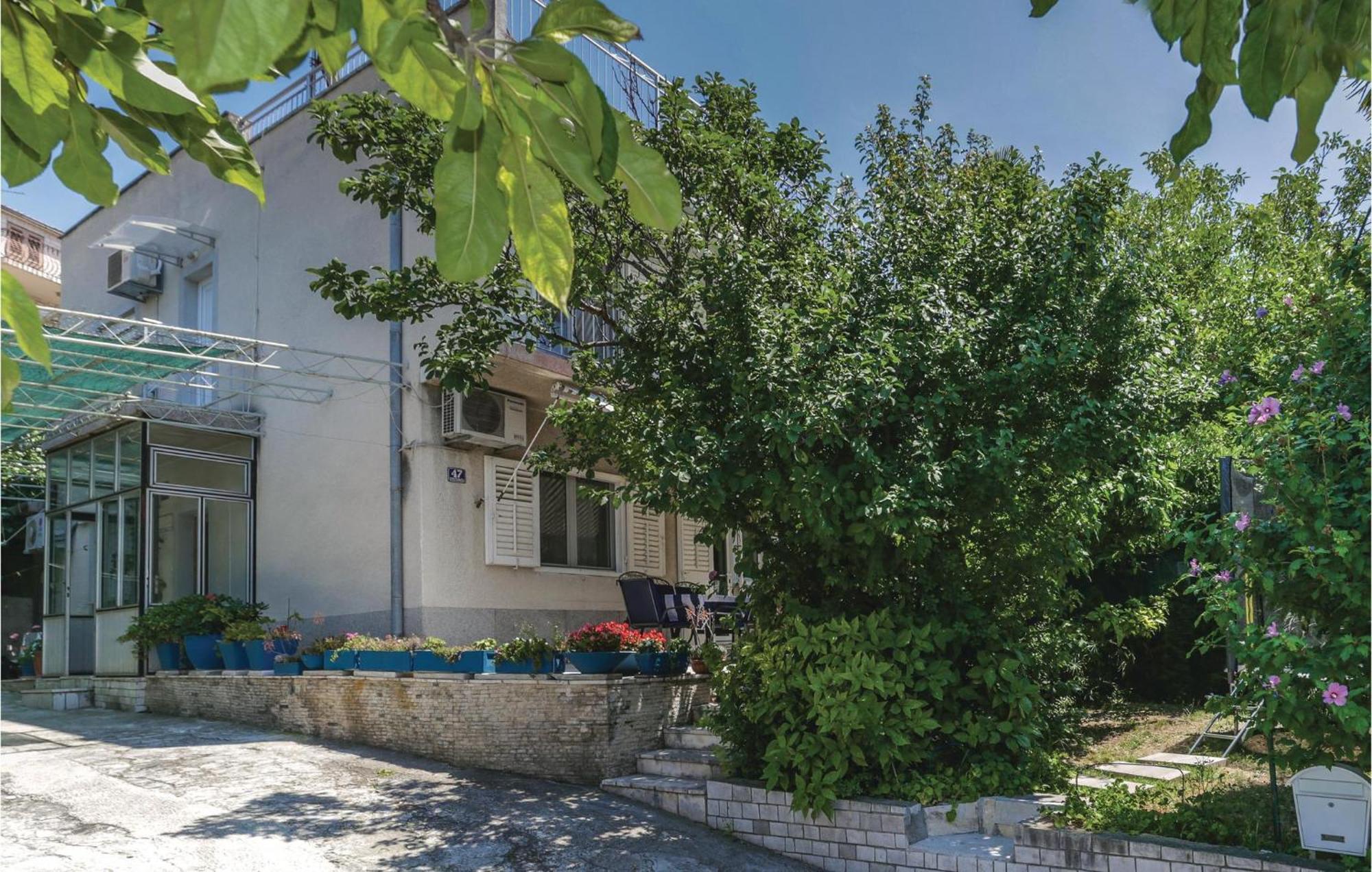Amazing Home In Podstrana With Kitchen Exterior foto